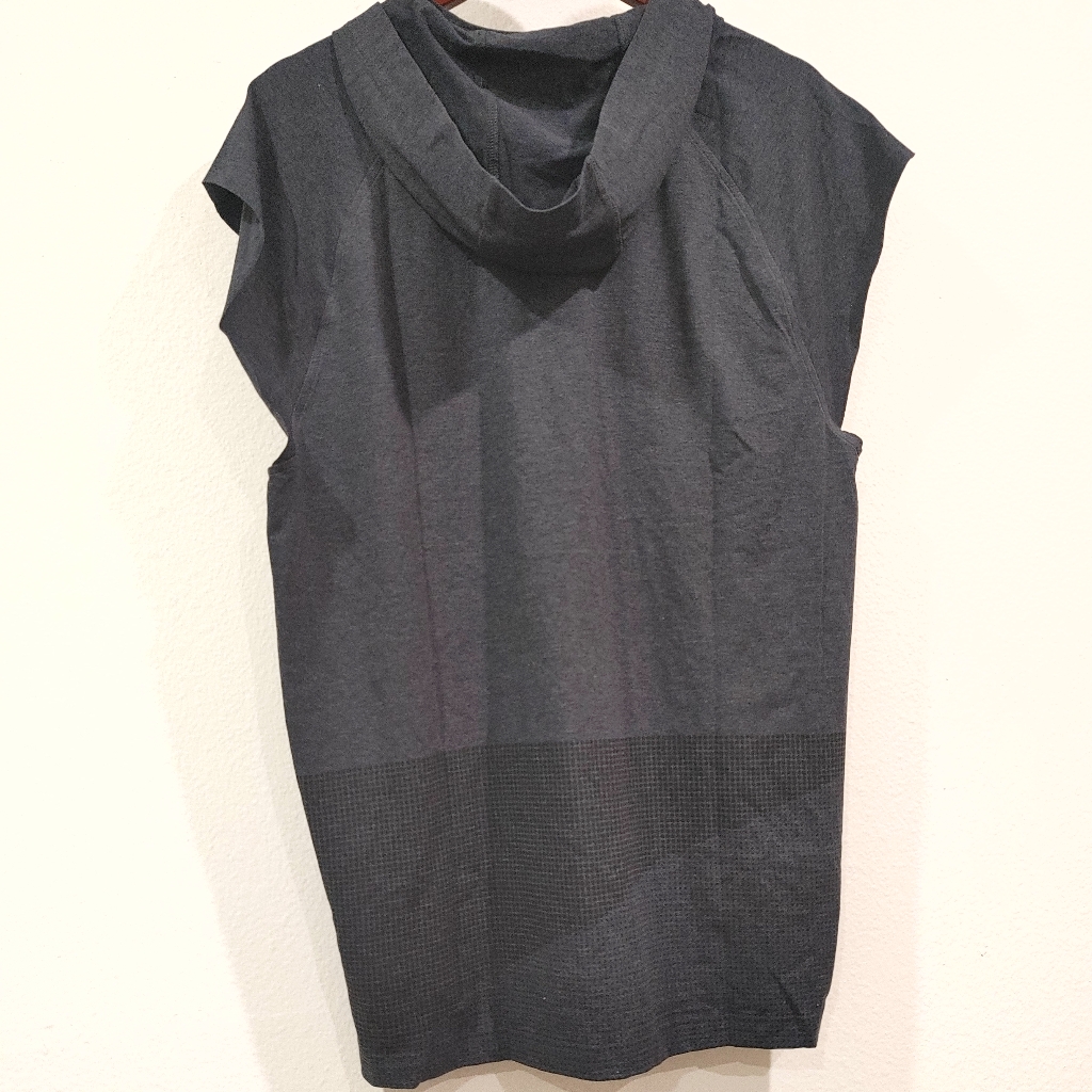 Under Armour Muscle Shirt (Sample)